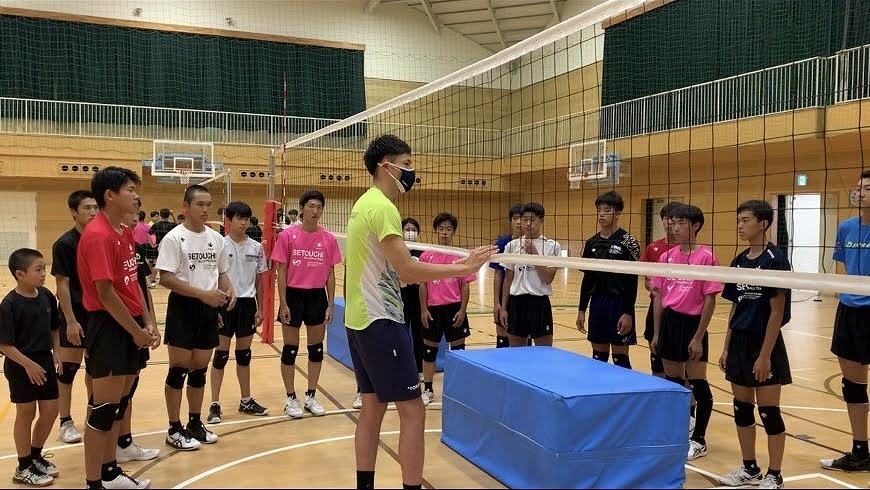 髙橋健太郎選手(東レアローズ)が練習に来てくれました。